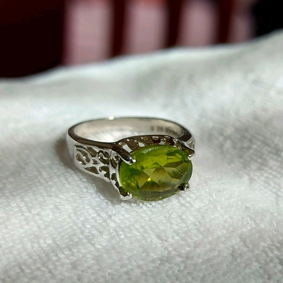Peridot Ring size 6 - Picture 1 of 2
